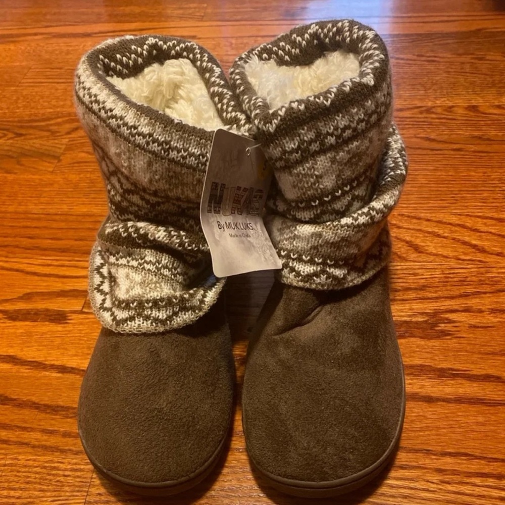 Mukas booties NWT